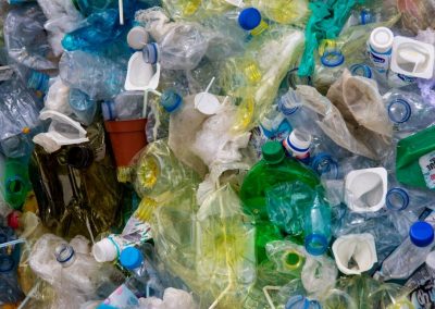 L’Italia ricicla solo il 41% della plastica, non raggiungerà gli obiettivi per il 2025 e il 2030